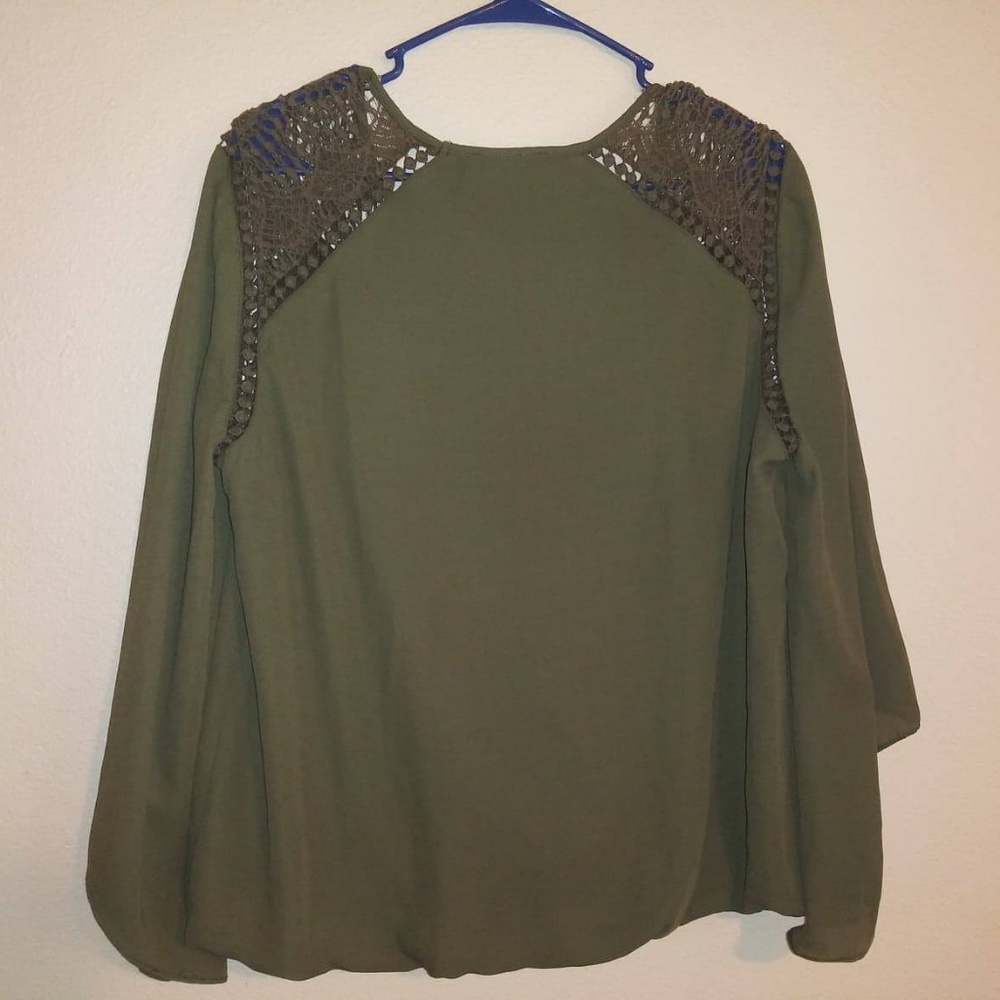 Green blouse - Picture 2 of 2